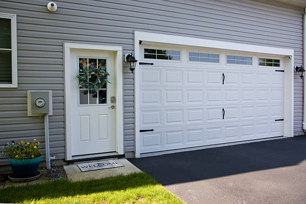 24/7 Emergency Garage Door Panel Replacement experts in Chester County County, TN